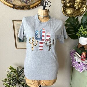 Gildan Heavy Cotton NWOT Leopard Print American Flag Cactus Vinyl Graphic Tee S